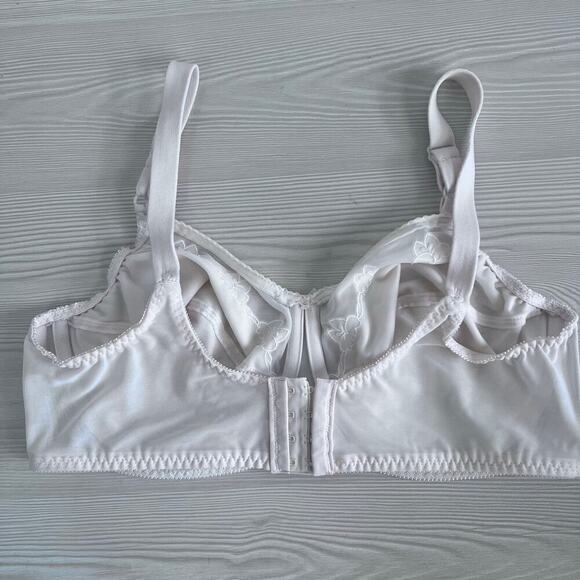 Bali Womens Full Coverage Bra 40D Cream Unlined Underwire Mesh Adjustable Straps - Picture 2 of 6